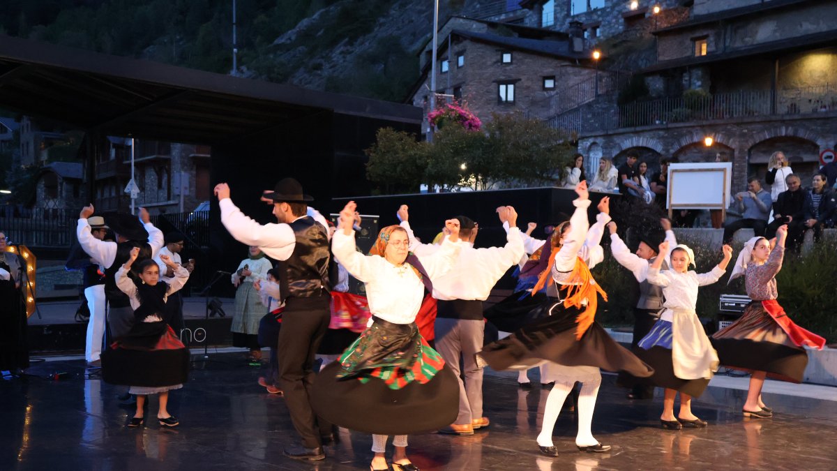 Un moment de l'actuació del grup de folklore Casa de Portugal.