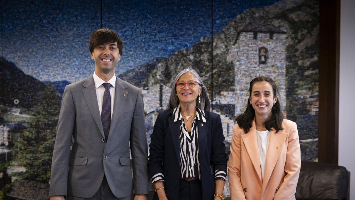 Els cònsols de la capital i l’alcadessa, ahir.