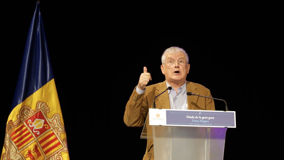 El president de la Federació d'Associacions de la Gent Gran, Fèlix Zapatero, a la Festa Magna.