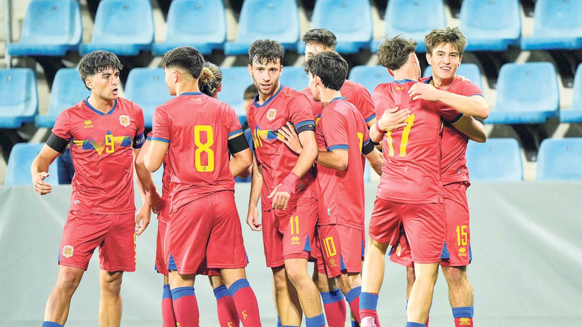 Els jugadors de la selecció celebrant el gol.