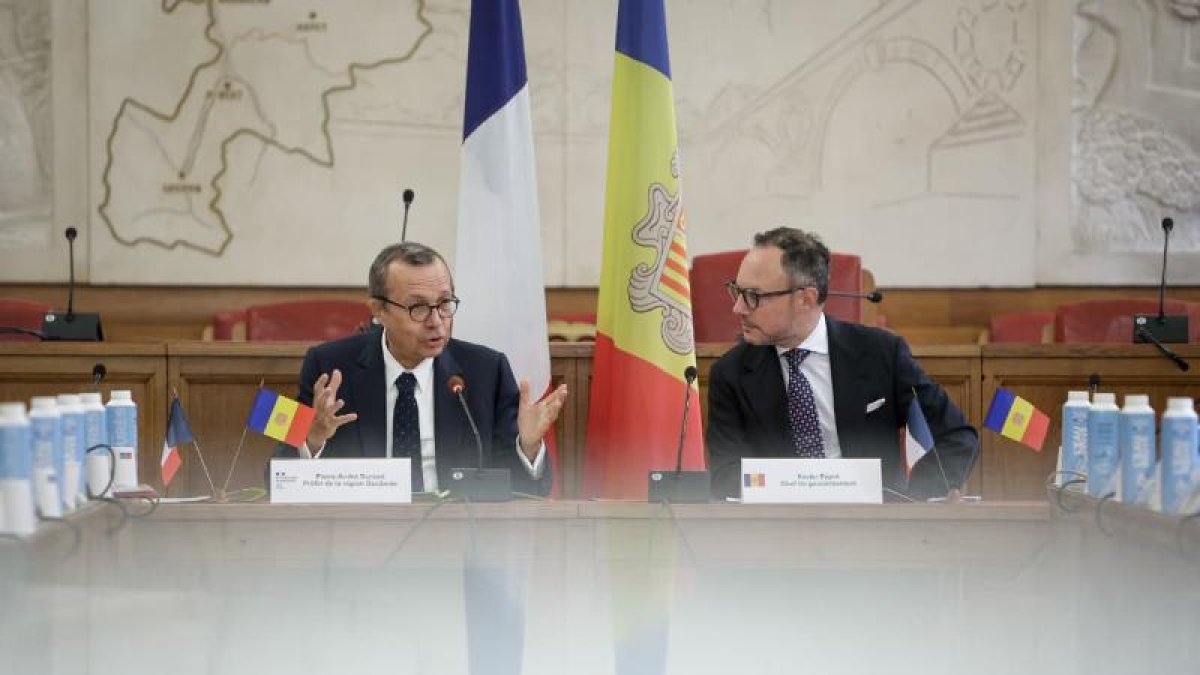 El cap de Gover, Xavier Espot, amb el prefecte de la regió d’Occitània i de l’Alta Garona, Pierre-André Durand.