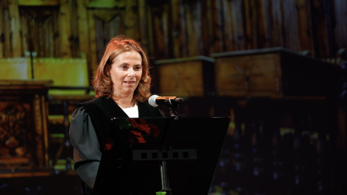 La degana del col·legi d'advocats, Sònia Baixench, durant el discurs a la cerimònia de la toga.