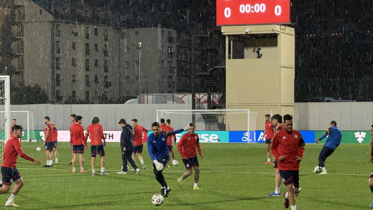 La selecció masculina va entrenar ahir al Nou Estadi de la FAF d’Encamp.
