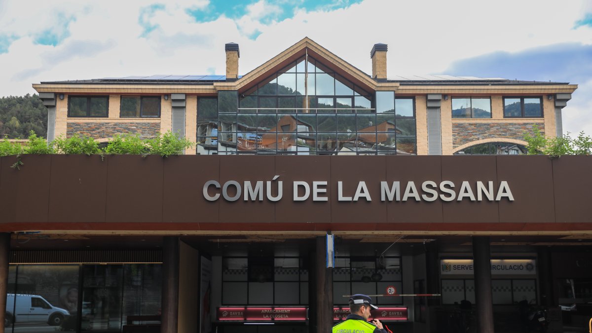 L’edificil comunal de la Massana.