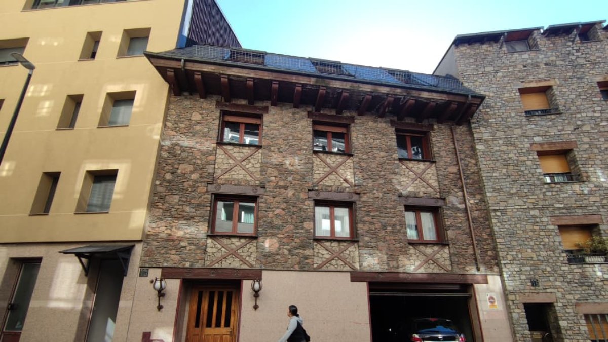 L’edifici que es transformarà en habitatge per a gent gran.