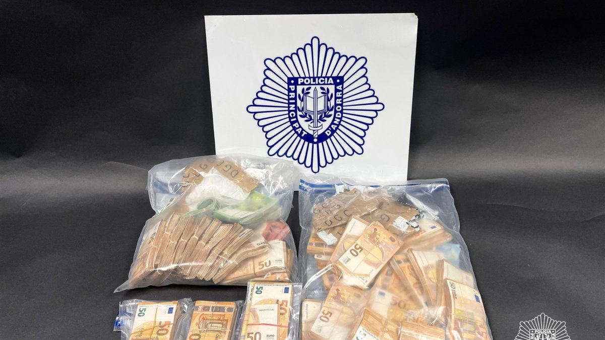 Diners comissats durant l'operació 'Cronos'.