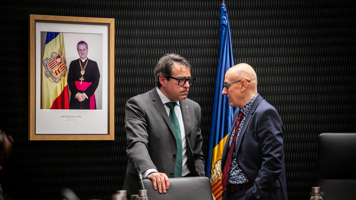 El cònsol menor d'Escaldes-Engordany, Joaquim Dolsa, amb el conseller de la majoria, David Pérez.