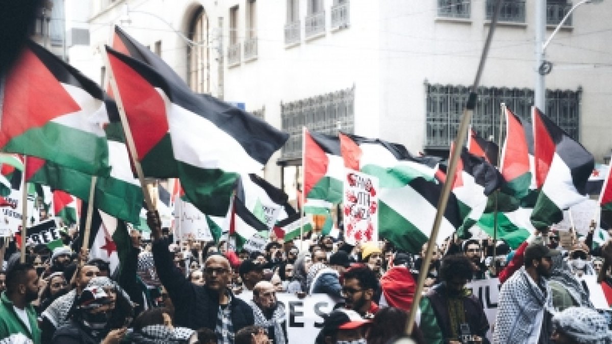 Manifestats amb banderes de Palestina