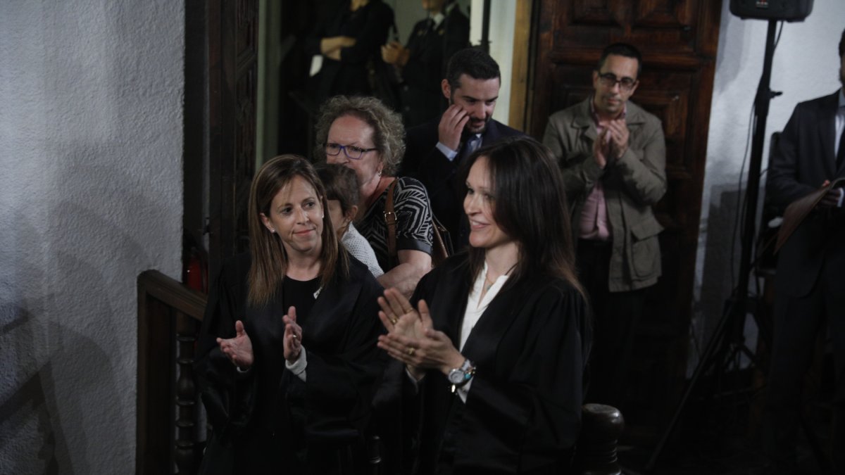 Cristina Bea a l’esquerra de la imatge