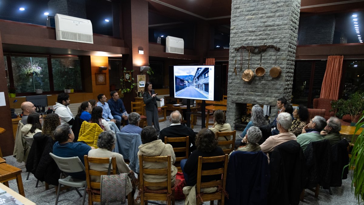 Veïns d'Ordino durant la reunió