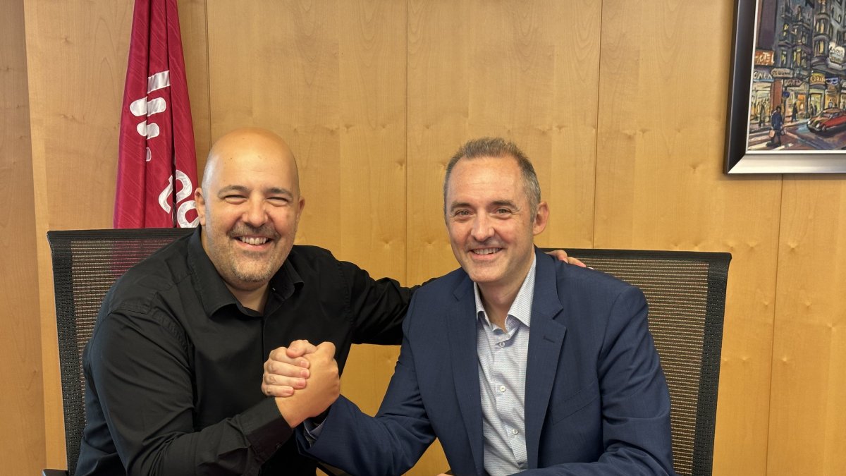 Gorka Aixàs i Jordi Nadal, a la signatura.