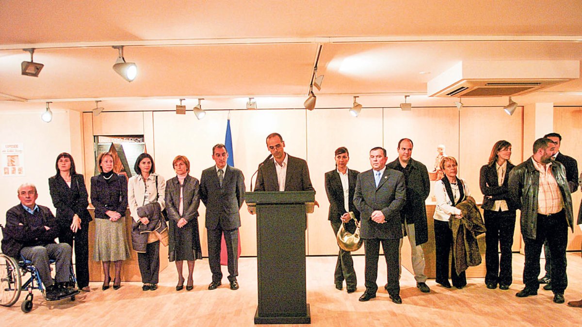 Les autoritats durant la inauguració del centre.