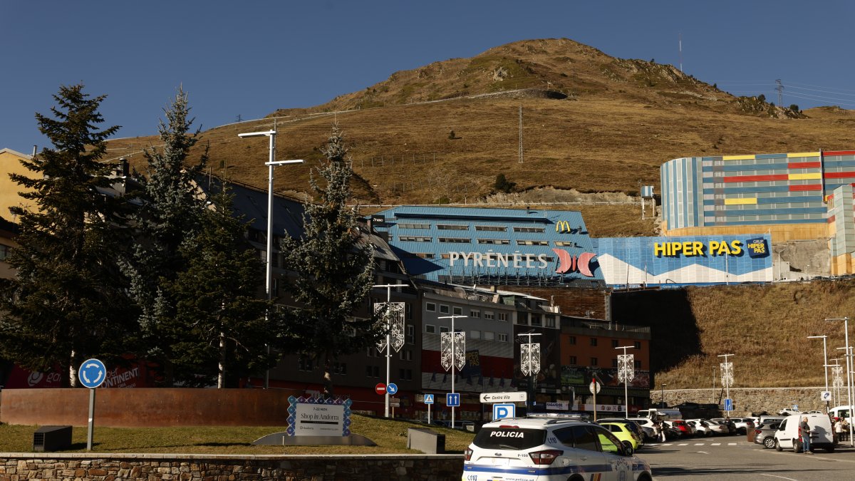 Policia al Pas de la Casa.