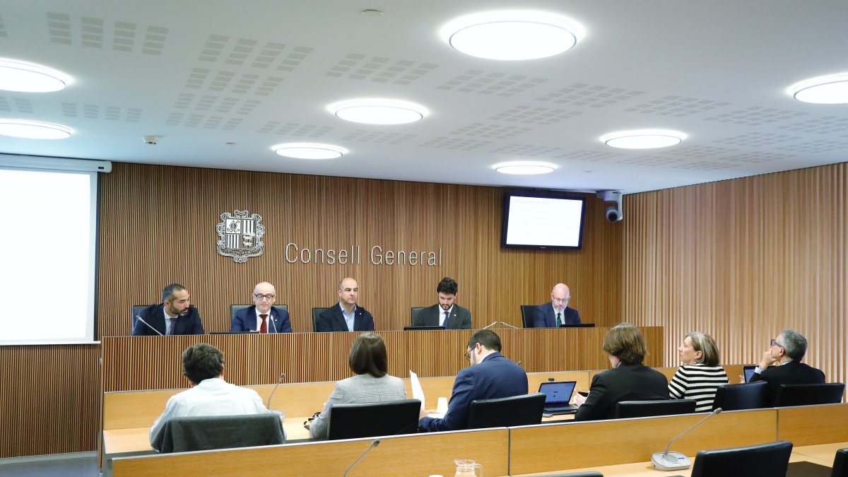 Una compareixença del ministre de Finances, Ramon Lladós, davant la comissió legislativa de Finances i Pressupost.