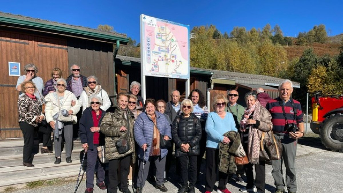 La gent gran del Canillo a la visita guiada a França