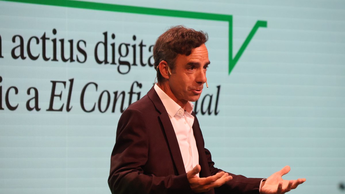 El moderador i economista Javier Molina, expert en actius digitals i col·laborador econòmic a El Confidencial.