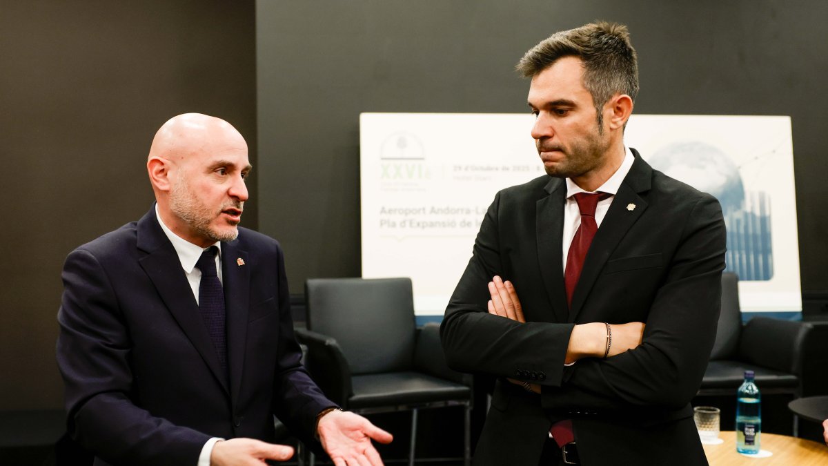 Carlos Prieto amb David Forné en acabar l’acte de l’EFA.