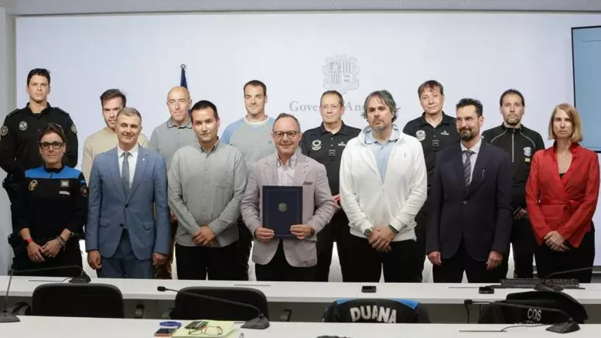 La signatura de l'acord de la nova política retributiva per als funcionaris.