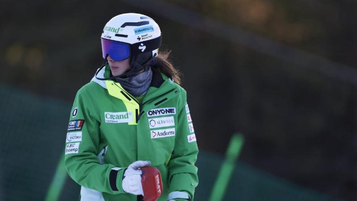 Carla Mijares preparant els darrers detalls per al començament de la temporada.