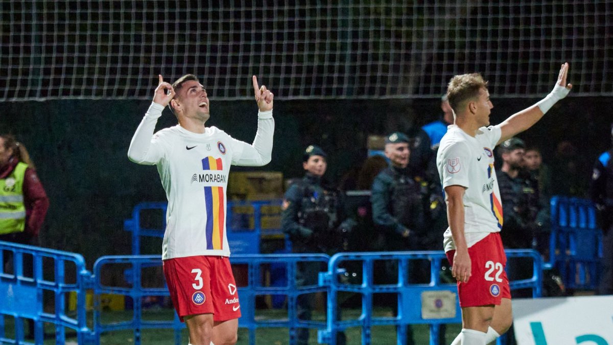 Martín Merquelanz, que va debutar de manera oficial, celebrant el primer gol.