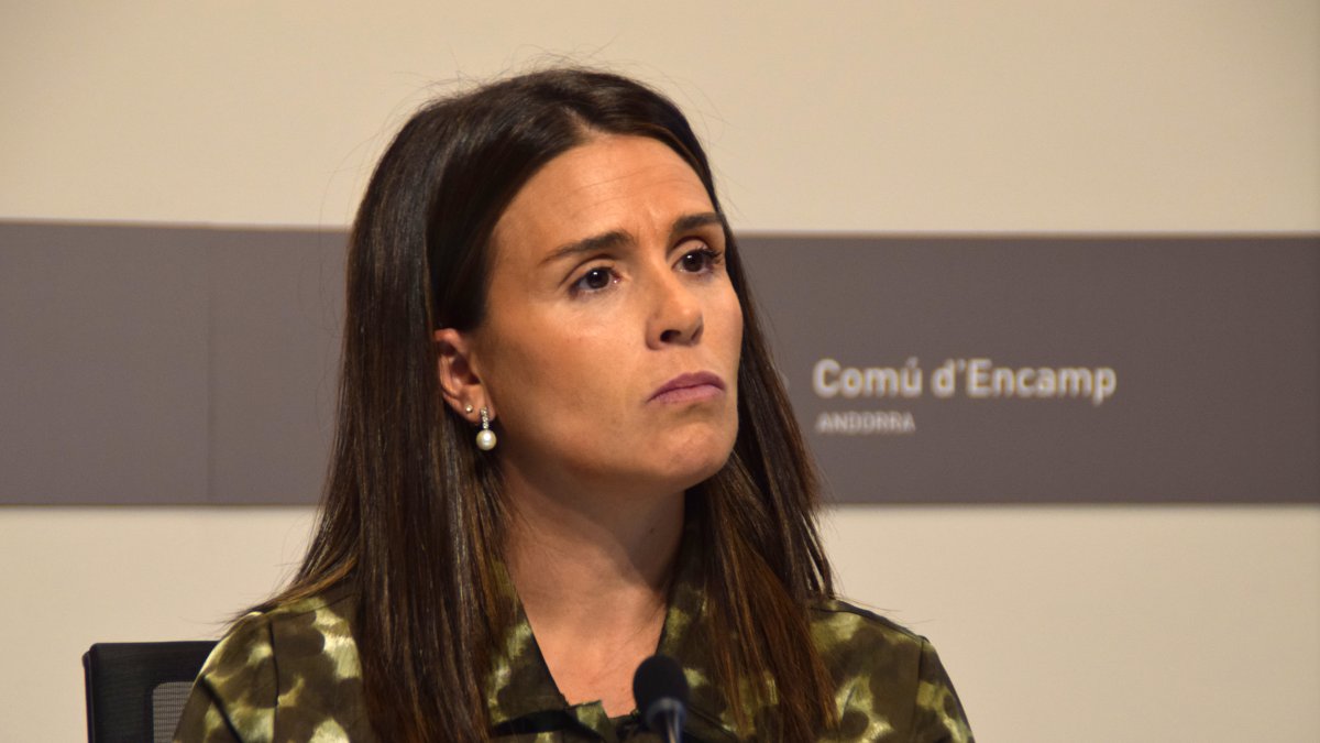 La cònsol, Laura Mas