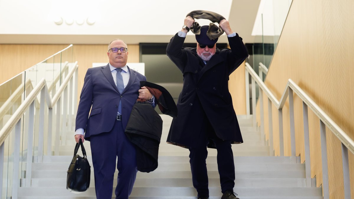 L’excomissari Villarejo i el seu advocat, ahir a la seu de la Justícia.