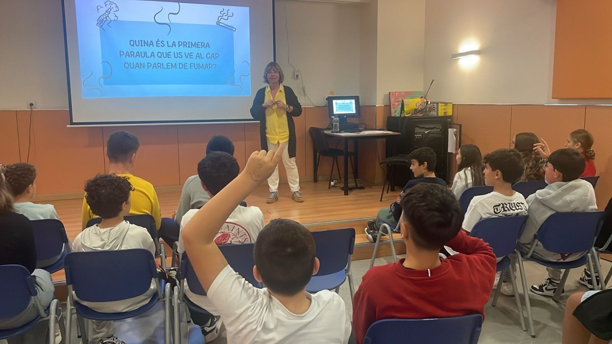 Un taller de prevenció del consum de tabac en alumnes de primera ensenyança.