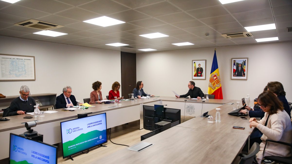 Una reunió del Pacte d'Estat per l'Acord d'associació.