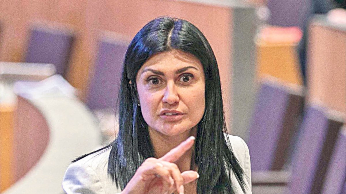 La pregunta la va fer Carine Montaner.