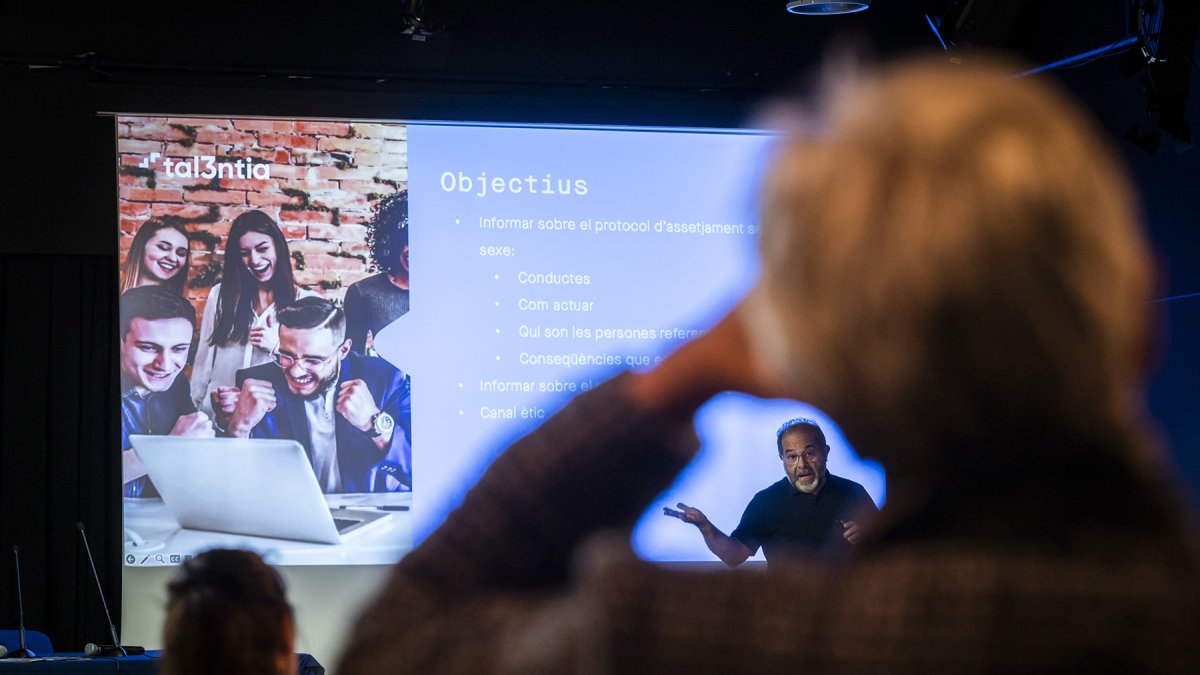 Formació als treballadors en Prrotocol per a la prevenció i abordatge de l'assatjament laboral del comú d'Andorra la Vella - Tony Lara / Comú d'Andorra la Vella