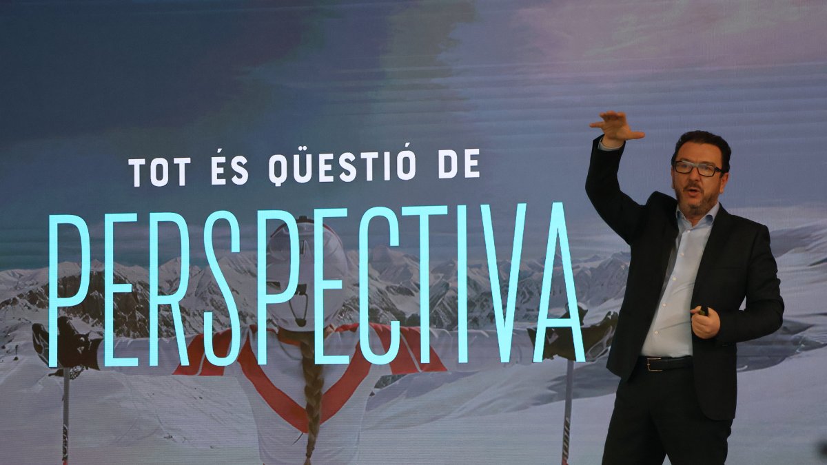 El director general d'Andorra Turisme, Betim Budzaku, durant la presentació de la temporada.