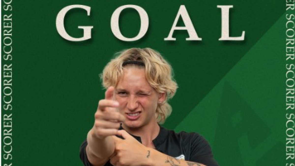 Maria Ruzafa, la davantera andorrana, marca un gol a més de 40 metres en temps de descompte