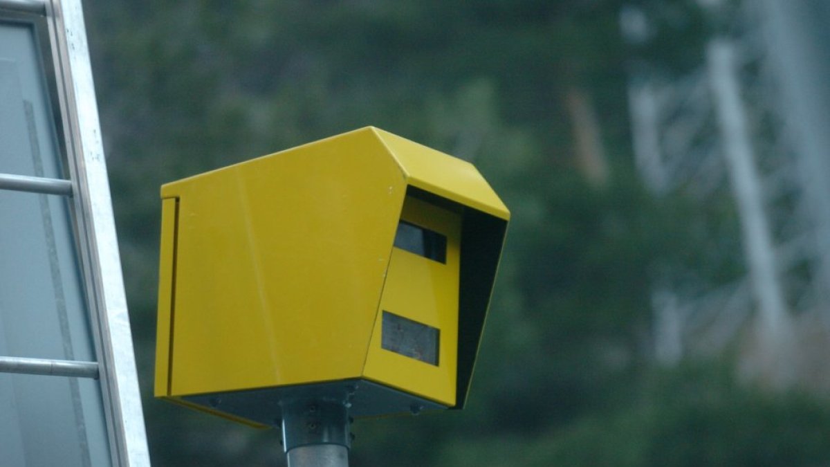 Un radar de control de velocitat.