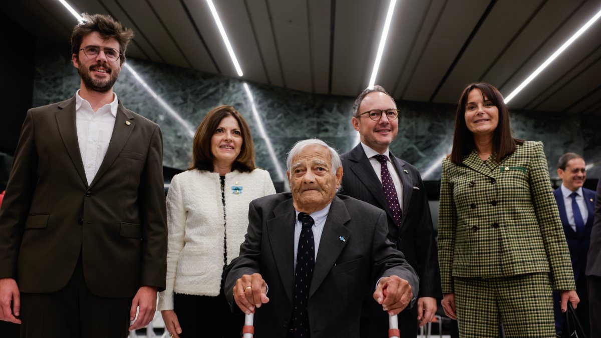 Sergi Mas reb l'Orde de Carlemany