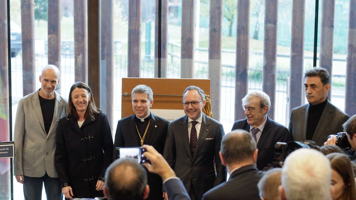 La cònsul major d'Ordino Maria del Mar Coma, junt amb Xavier Espot, i el Copríncep, Josep Lluís Serrano, en l'acte de presentació de l'EFPEM