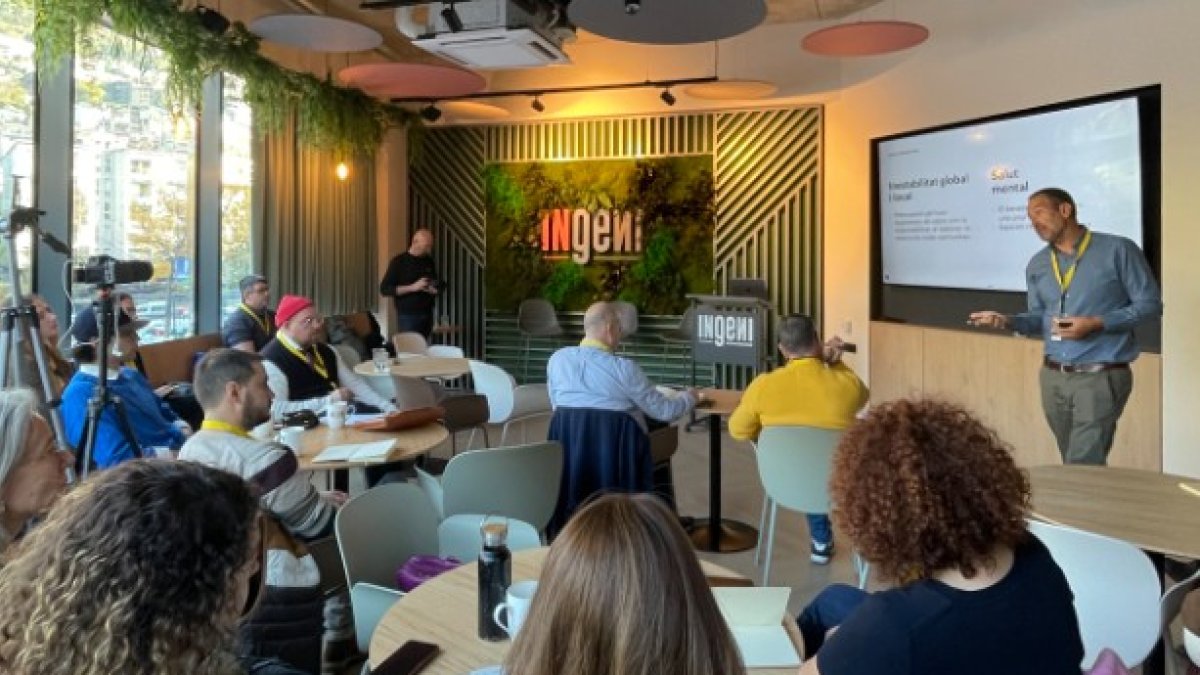 Trobada entre els col·laboradors de l'Associació Carnet Jove Andorra, ahir a l'Ingeni Coworking