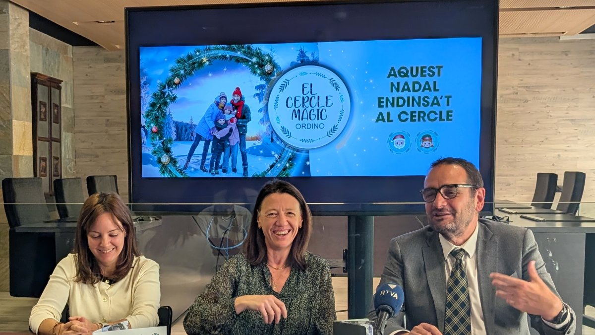 Mònica Armengol, Maria del Mar Coma i Jordi Serracanta, durant l'acte de presentació de la progrmació de Nadal a Ordino.