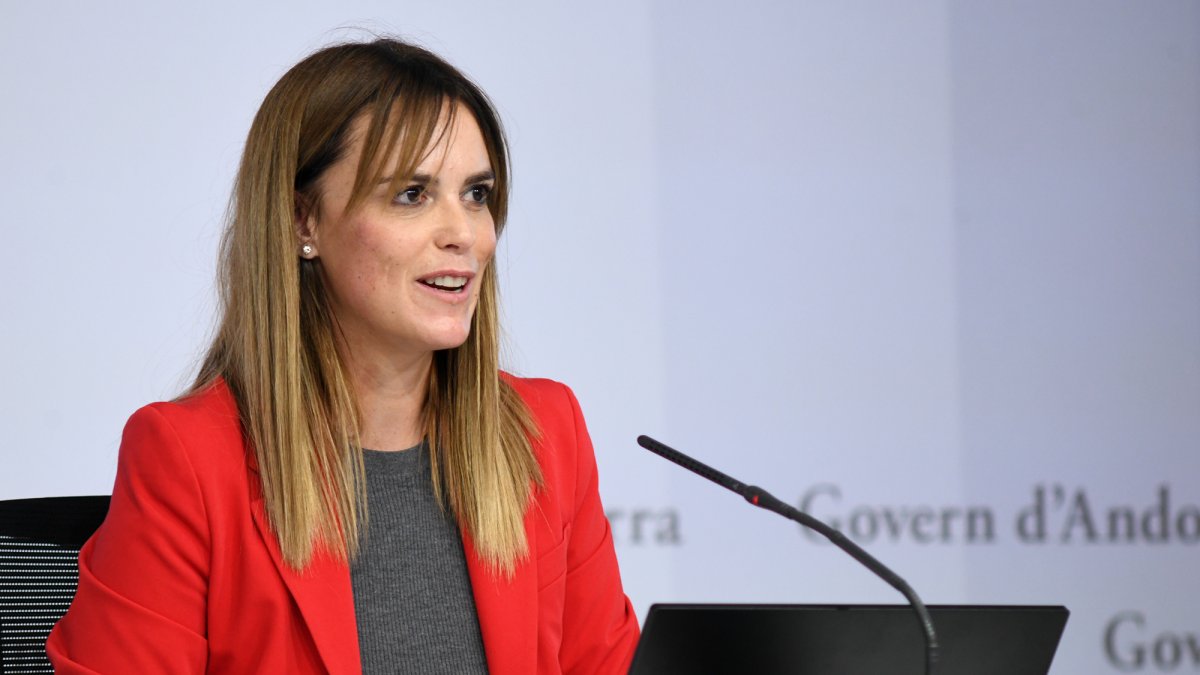 La secretària d’Estat d’Igualtat, Mariona Cadena, durant la roda de premsa posterior al consell de ministres d'aquesta tarda.