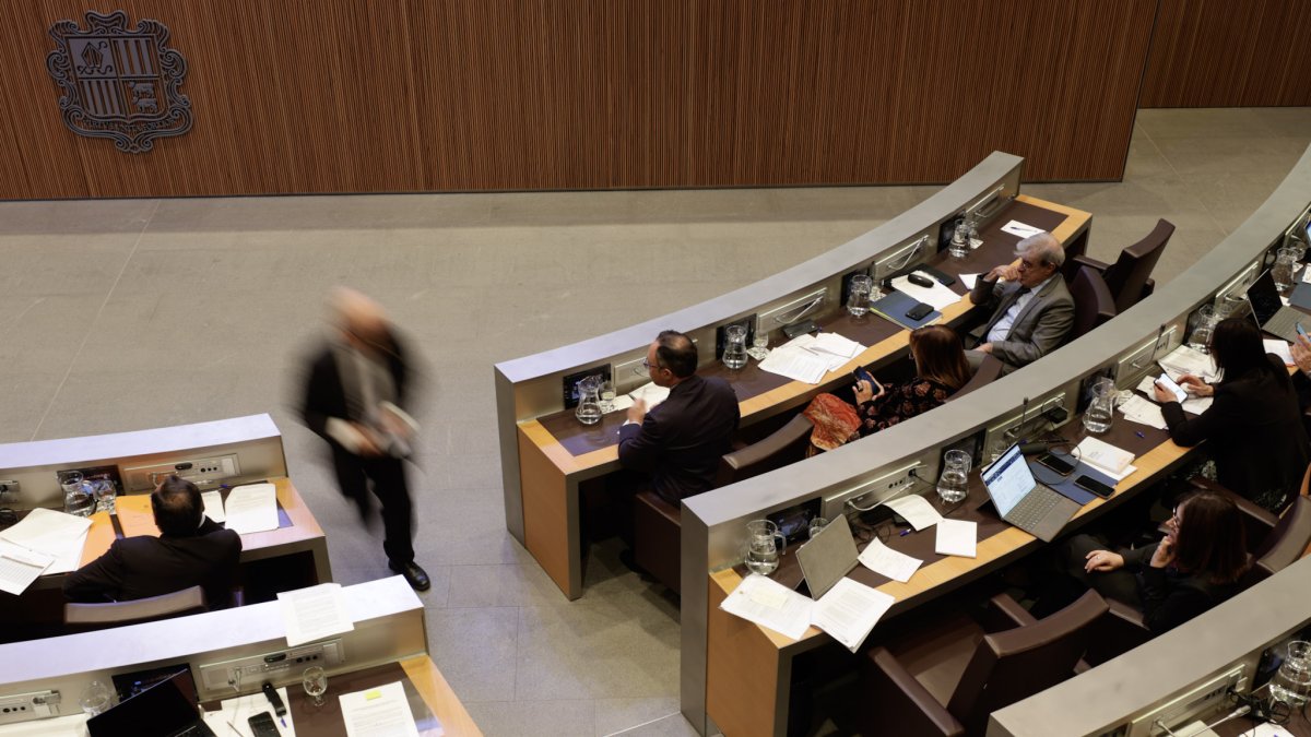 Bancada del Govern, durant el Consell General.