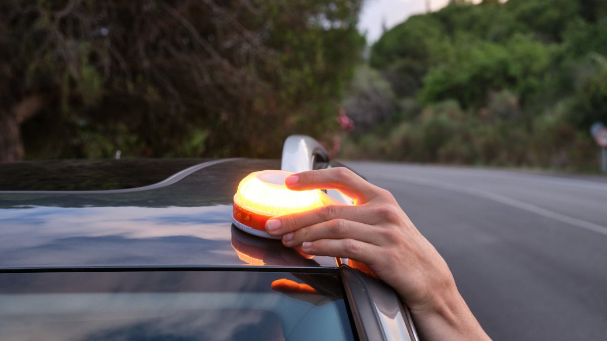 La nova llum d’emergència, batejada com a V16.