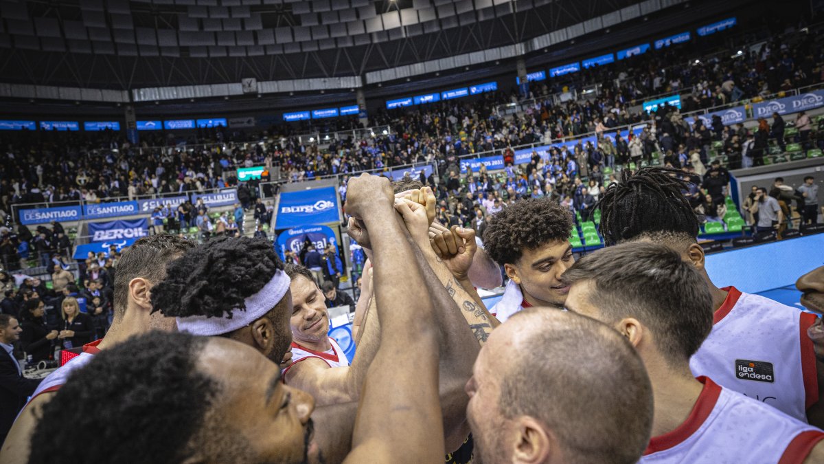 Els jugadors del MoraBanc, després del triomf a Burgos.