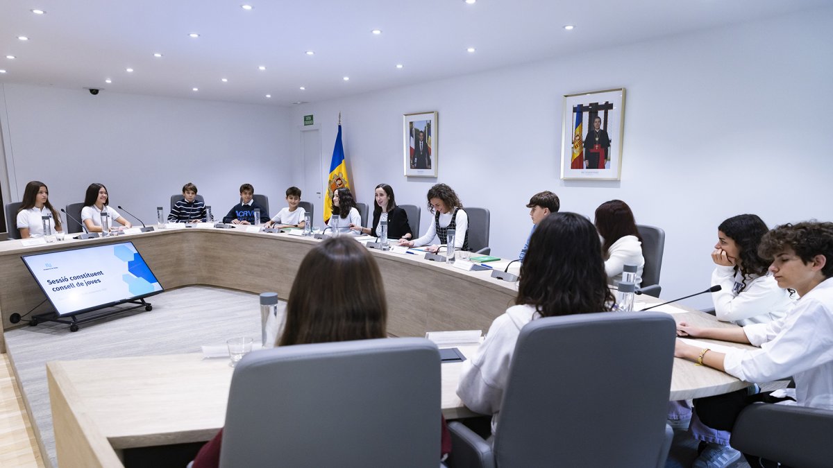 Els alumnes durant la sessió de constitució.