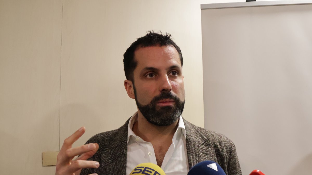 El director de la Confederació Empresarial Andorrana (CEA), Iago Andreu-Sotelo, durant la compareixença.