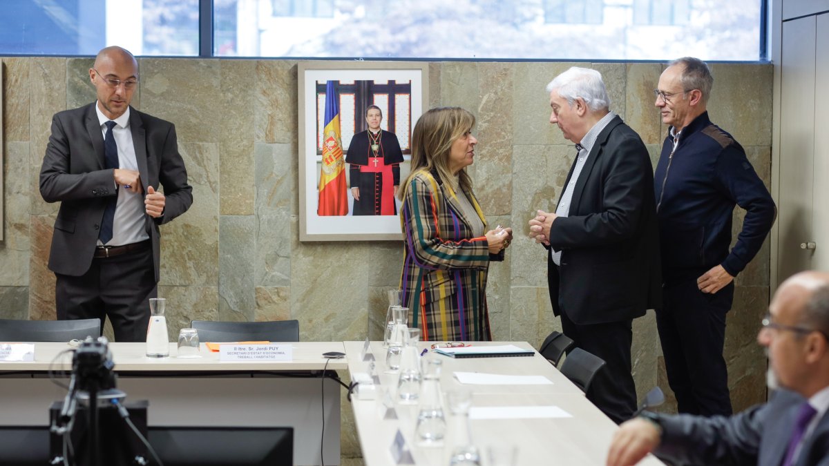 La ministra Marsol parla amb Gerard Cadena, president de la CEA.