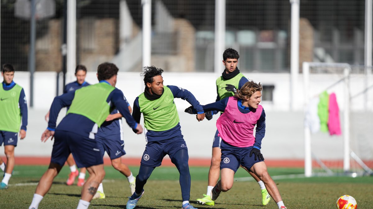 Entrenament dels tricolors a l’Estadi Comunal.