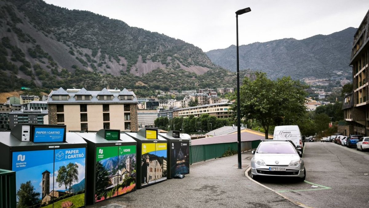 Contenidors a Terra Vella.