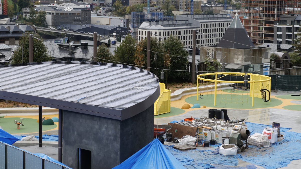 La plaça sobre la coberta de l’aparcament Vinyes.