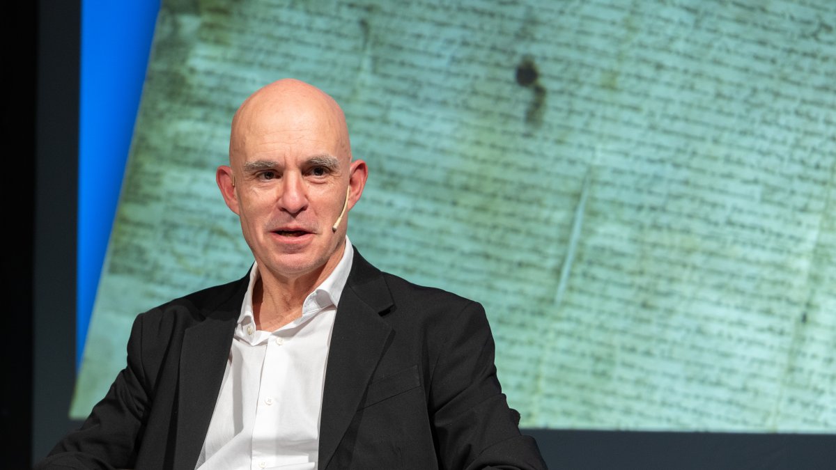 Albert Villaró impartint la conferència sobre el pariatge ahir la nit