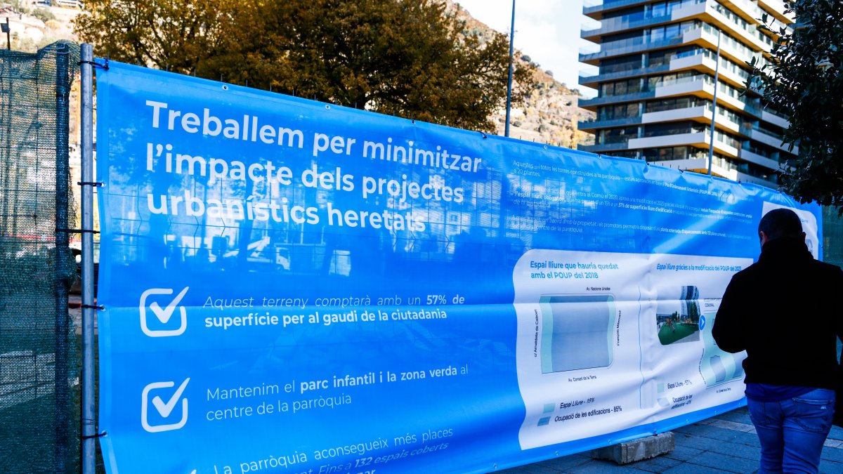 Lones instal·lades pel comú en què reivindica que treballa per minimitzar l’impacte de les torres d’Emprivat.