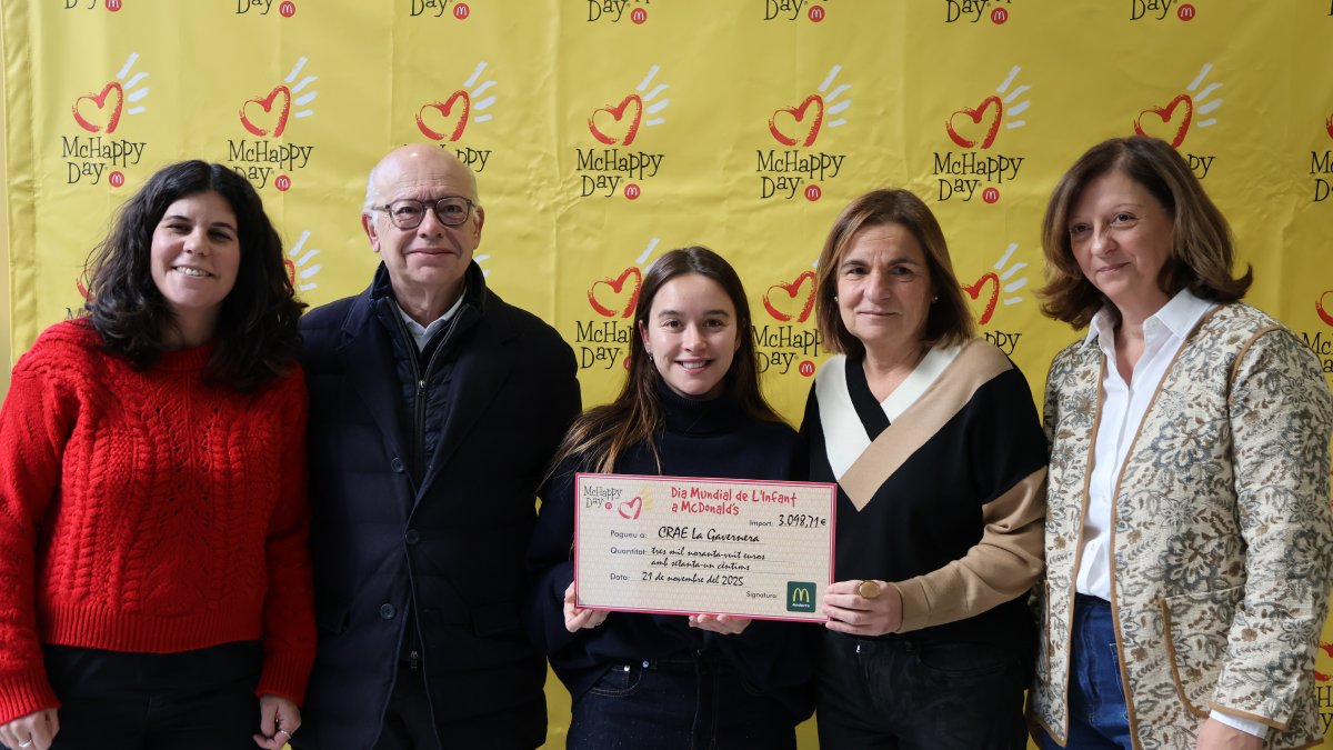 El president del grup Pyrénées, Patrick Pérez, l'Alexandra Pérez, la ministra d'Afers Socials, Trini Marin; la secretaria d'Estat, Ester Cervós; i la directora d'Infància i Adolescència, Laura Mas.